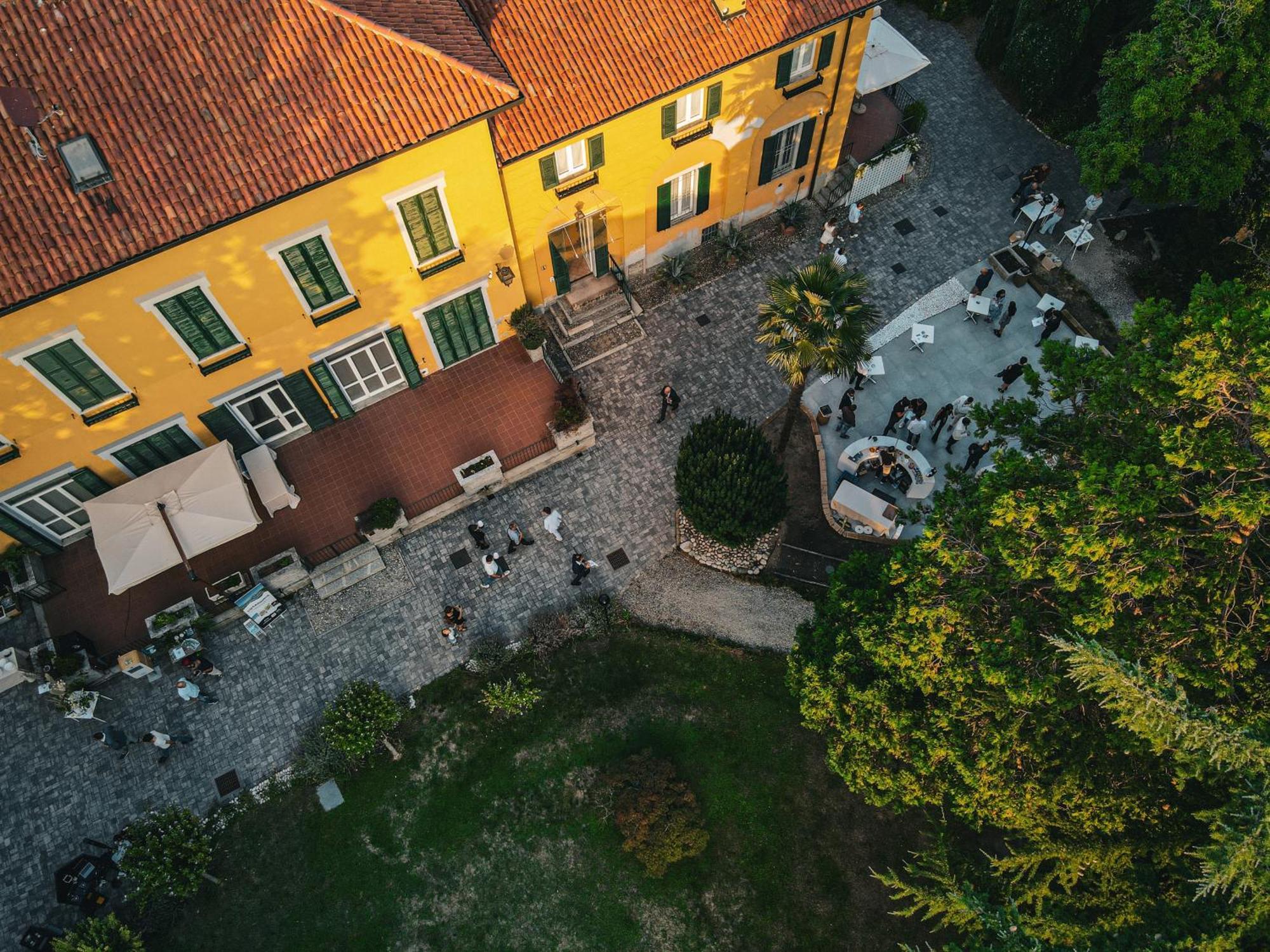 Foresteria La Torretta Fino Mornasco Exterior foto